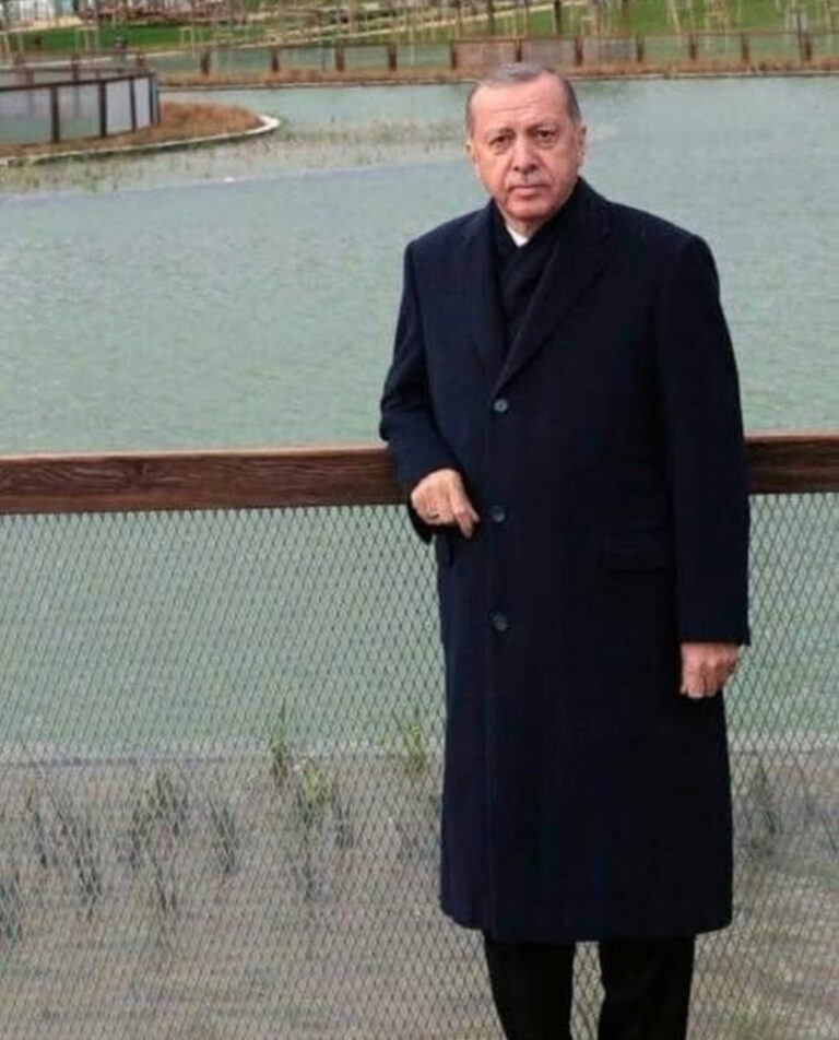 Kapı Önünde Başlayan Bir Aşk Hikayesi